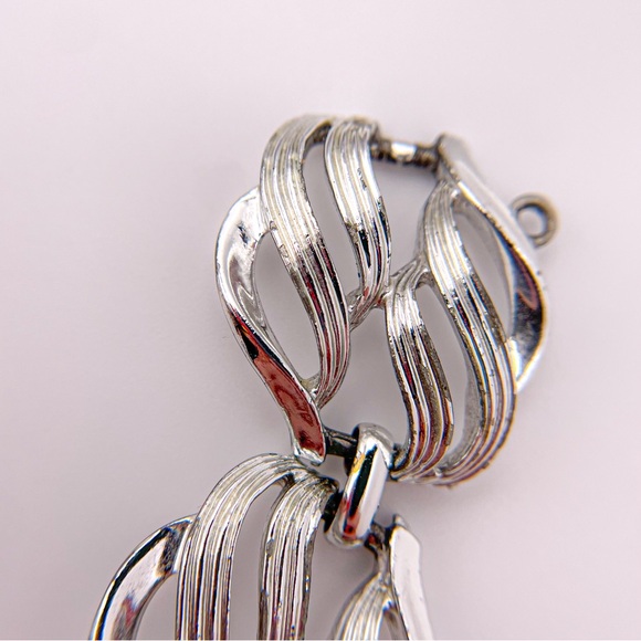 Vintage 1960’s Coro Signed Silver Tone Leaf Cutout Wide Link Bracelet - Picture 9 of 12